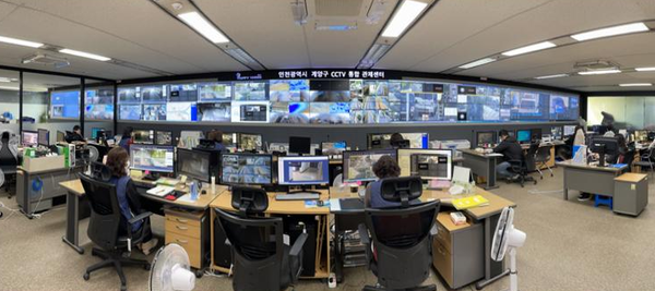 인천 계양구 '스마트 시티 통합플랫폼 기반 구축사업'의 일환으로 설치된 설치된 CCTV 관제센터. (사진=계양구)