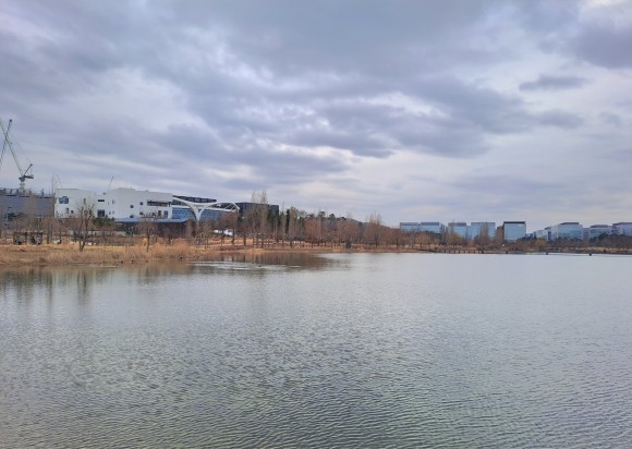 강서 마곡지구에 조성되어 있는 서울식물원의 호수원 모습(사진=김호선기자)