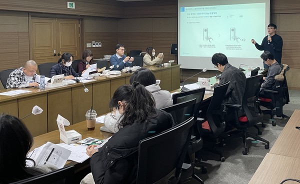 휴대용 보호장비 ‘웨어러블캠’ 사용 및 악성 민원인 대응 관련 회의 모습. 남동구 제공