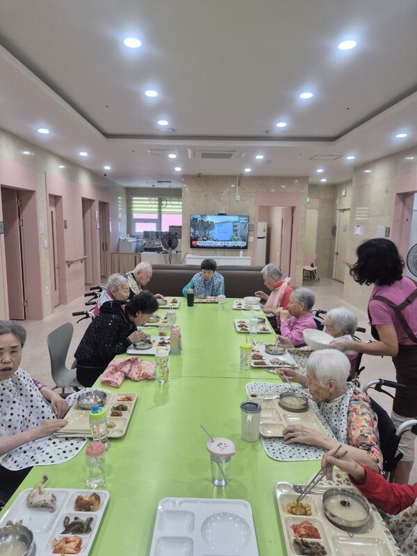 드림숲요양원에 삼계탕용 닭 후원 (사진 = 드림숲요양원)