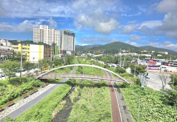 용인경전철 종점 전대.에버랜드역에서 바라보는 신대천 모습(사진=김호선기자)