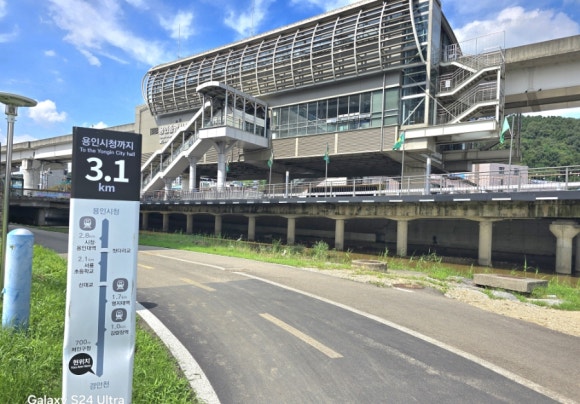 물길이 갈라지는 용인중앙시장역 전경(사진=김호선기자)