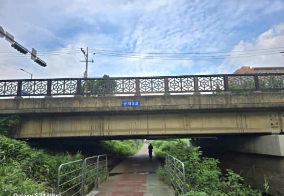 군자천에 조성되어 있는 군자 3교 모습(사진=김호선기자)