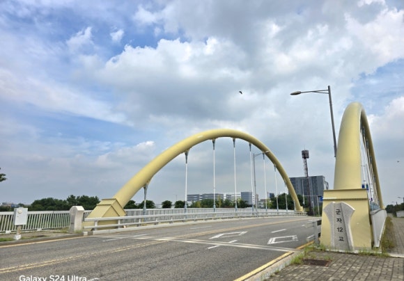 군자교를 흐르는 물이 시화호가 만나는 군자 12교 모습(사진=김호선기자)
