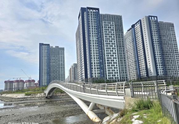 옥구천 하류의 다리 모습(사진=김호선기자)