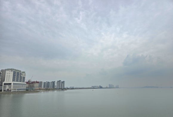 시호화 해변의 있는 그림같은 모습의 아름다운 아파트 모습(사진=김호선기자)