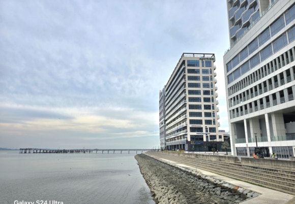 인공섬 거북섬 해안의 빌딩과 호텔 부대시설 등 모습(사진=김호선기자)