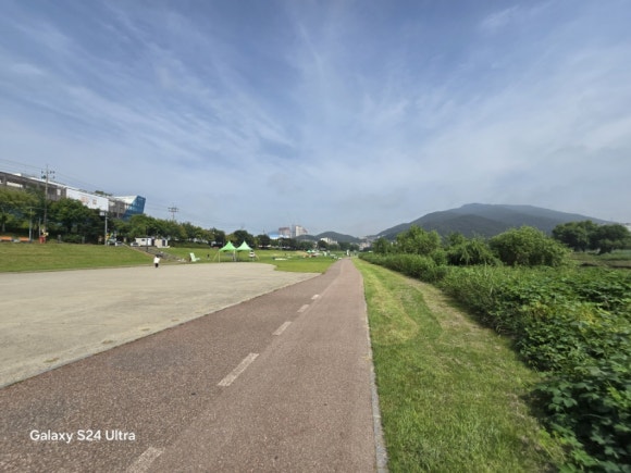 경안천 넓은 부지에 조성된 청석공원의 모습(사진=김호선기자)