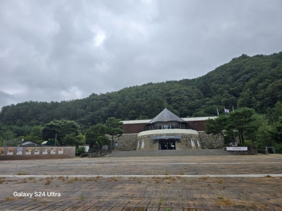 영월 김삿갓면에 있는 난고 김삿갓의 문학관 모습(사진=김호선기자)