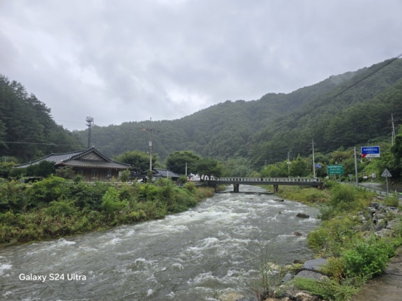 마대산에서 흘러 내리는 마포천과 노루목교 모습(사진=김호선기자)