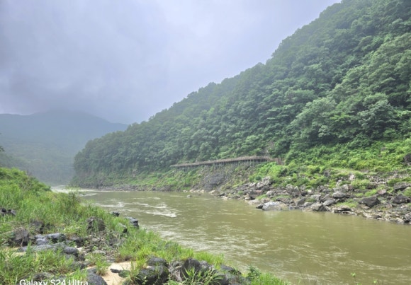 포천의 주상절리를 더욱 빛나게하는 한탄강 모습(사진=김호선기자)