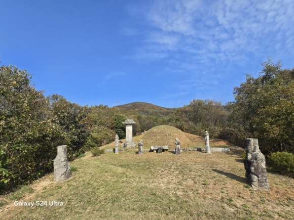 임진왜란때 충주 탄금대에서 순국한 신립장군 묘(사진=김호선기자)
