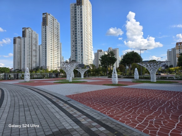 금강 변에 조성된 각종 공원의 모습(사진=김호선기자)