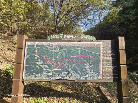 외국어대 캠퍼스를 껴안고 있는 노고봉 등 임도길 안내도(사진=김호선기자)