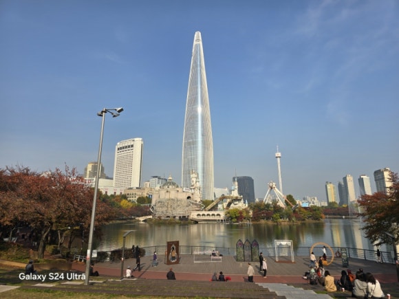 서울의 상징 어디서나 보면 등대같은 롯데타우 전경(사진=김호선기자)