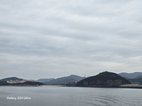 위도로 향하는 여객선에서 바라 본 격포해수욕장 모습사진=김호선기자)