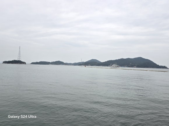 위도 파장금과 마주보고 있는 식도 모습(사진=김호선기자)