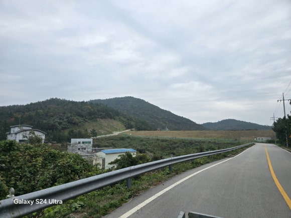 위도의 식수를 채우 둔 저수지 밑이 대월습곡 입구(사진=김호선기자)