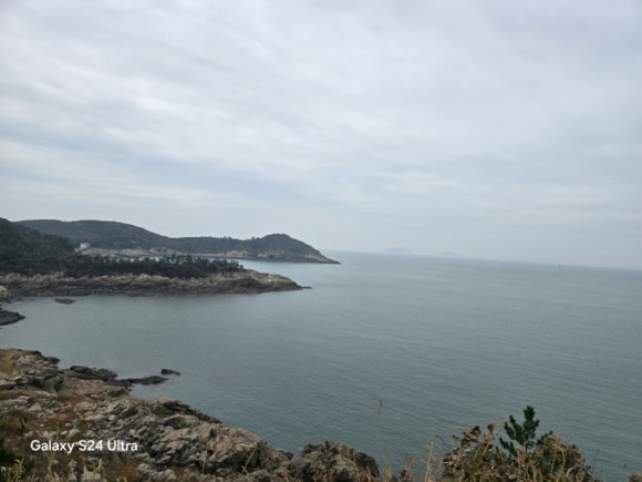 호수같은 모습의 바다 포구의 해안 모습(사진=김호선기자)